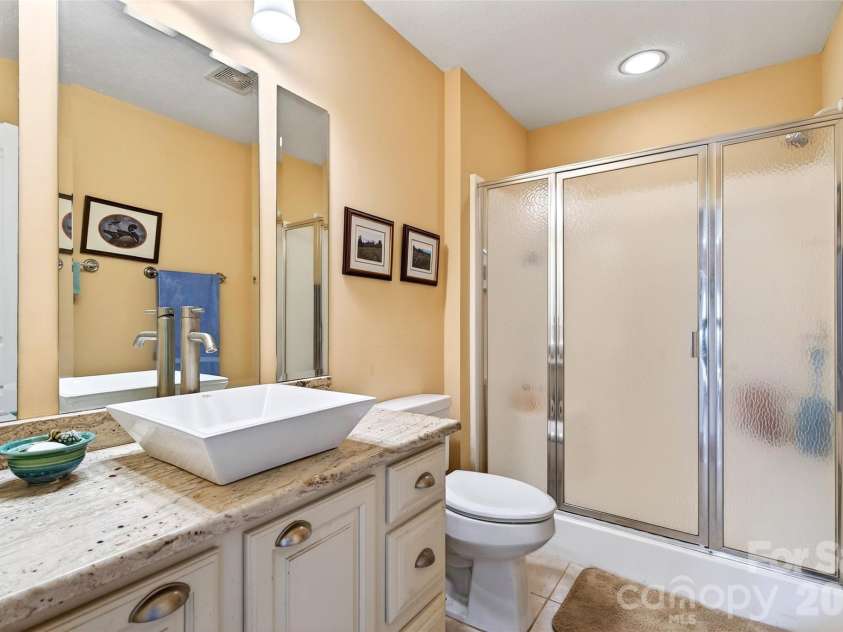 600 Sassafras Drive, Spruce Pine, NC 28777.  MLS# CAR4408347, YatesRealty ID 40083. 