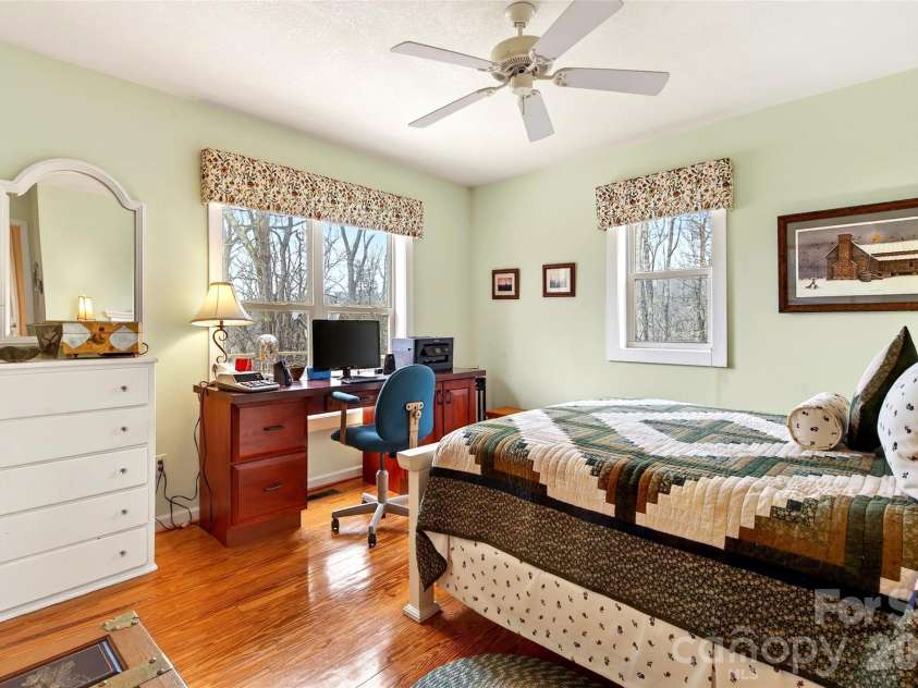 600 Sassafras Drive, Spruce Pine, NC 28777.  MLS# CAR4408347, YatesRealty ID 40083. 