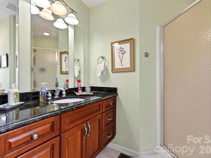 600 Sassafras Drive, Spruce Pine, NC 28777.  MLS# CAR4408347, YatesRealty ID 40083. 