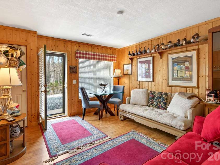 600 Sassafras Drive, Spruce Pine, NC 28777.  MLS# CAR4408347, YatesRealty ID 40083. 