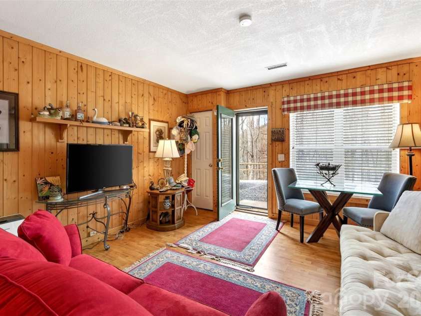 600 Sassafras Drive, Spruce Pine, NC 28777.  MLS# CAR4408347, YatesRealty ID 40083. 