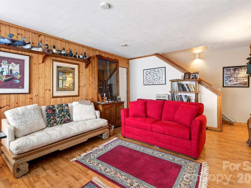 600 Sassafras Drive, Spruce Pine, NC 28777.  MLS# CAR4408347, YatesRealty ID 40083. 