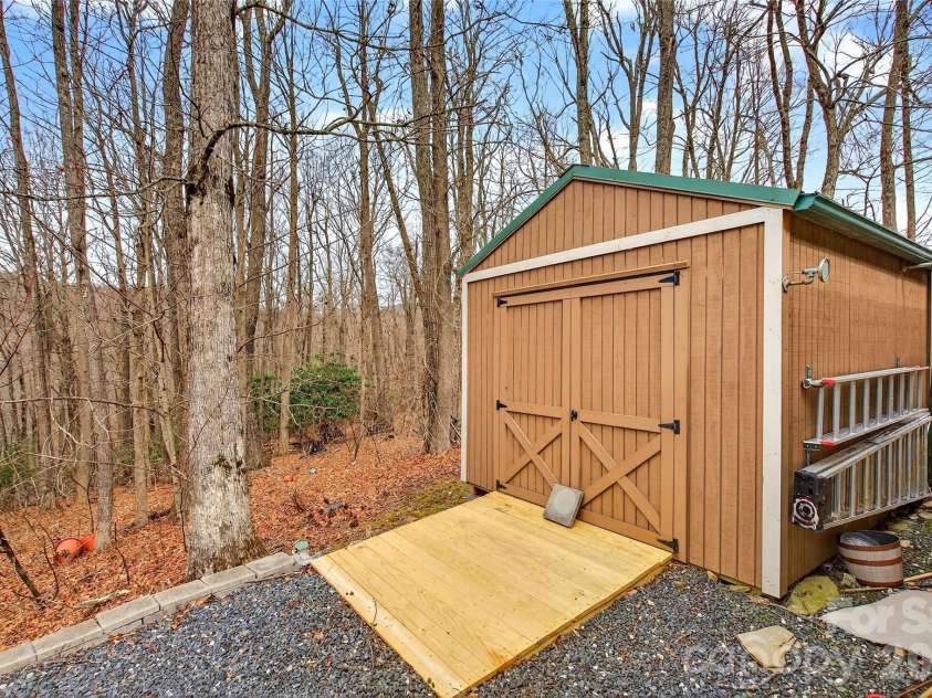 600 Sassafras Drive, Spruce Pine, NC 28777.  MLS# CAR4408347, YatesRealty ID 40083. 