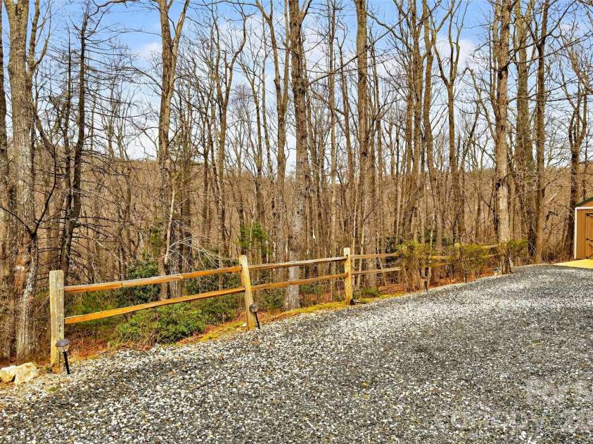 600 Sassafras Drive, Spruce Pine, NC 28777.  MLS# CAR4408347, YatesRealty ID 40083. 
