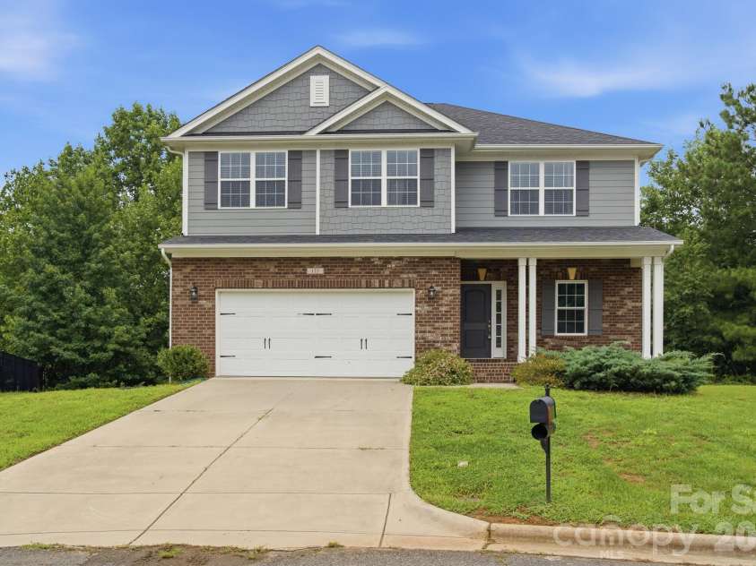 123 Bunker Hill Lane, Statesville, NC 28677.  MLS# CAR4408443, YatesRealty ID 40088. 