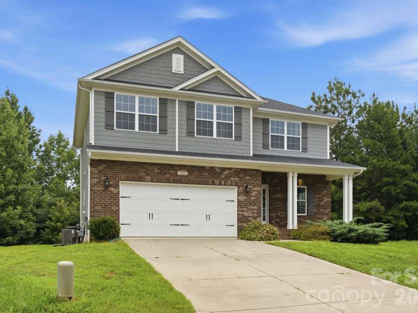 123 Bunker Hill Lane, Statesville, NC 28677.  MLS# CAR4408443, YatesRealty ID 40088. 