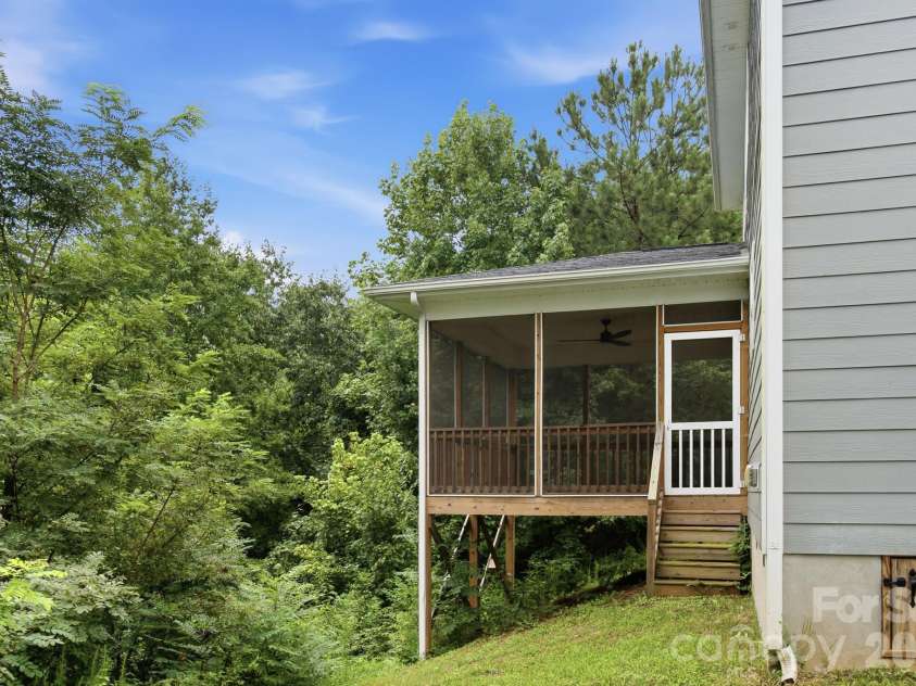 123 Bunker Hill Lane, Statesville, NC 28677.  MLS# CAR4408443, YatesRealty ID 40088. 