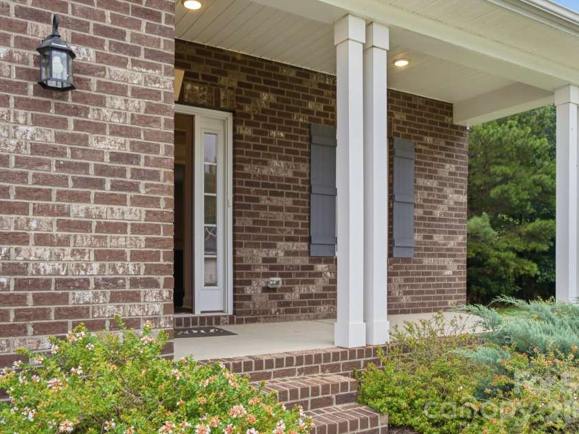123 Bunker Hill Lane, Statesville, NC 28677.  MLS# CAR4408443, YatesRealty ID 40088. 