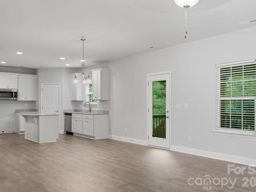 123 Bunker Hill Lane, Statesville, NC 28677.  MLS# CAR4408443, YatesRealty ID 40088. 