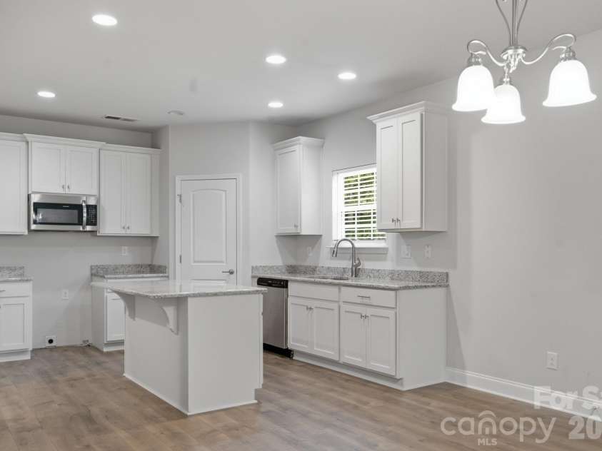 123 Bunker Hill Lane, Statesville, NC 28677.  MLS# CAR4408443, YatesRealty ID 40088. 