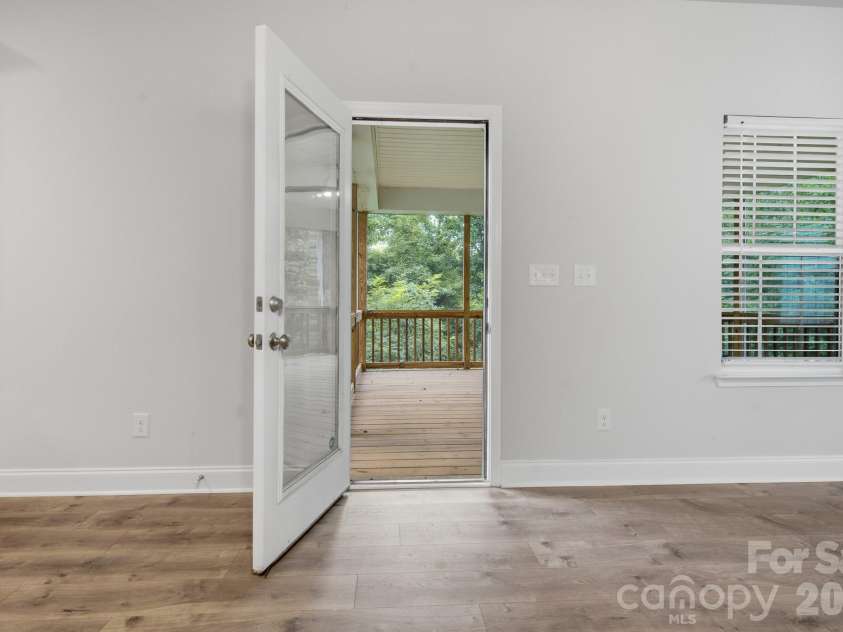 123 Bunker Hill Lane, Statesville, NC 28677.  MLS# CAR4408443, YatesRealty ID 40088. 