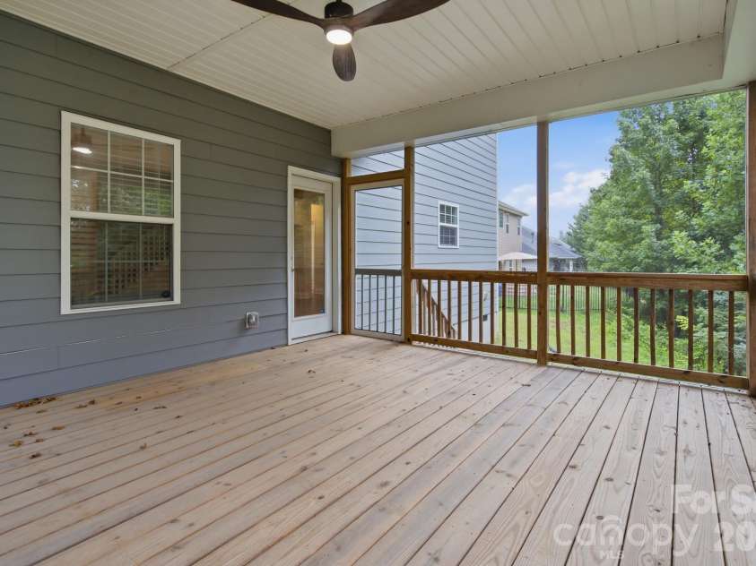 123 Bunker Hill Lane, Statesville, NC 28677.  MLS# CAR4408443, YatesRealty ID 40088. 
