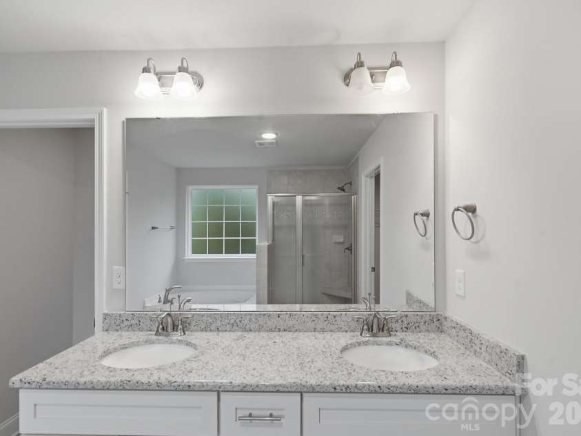 123 Bunker Hill Lane, Statesville, NC 28677.  MLS# CAR4408443, YatesRealty ID 40088. 