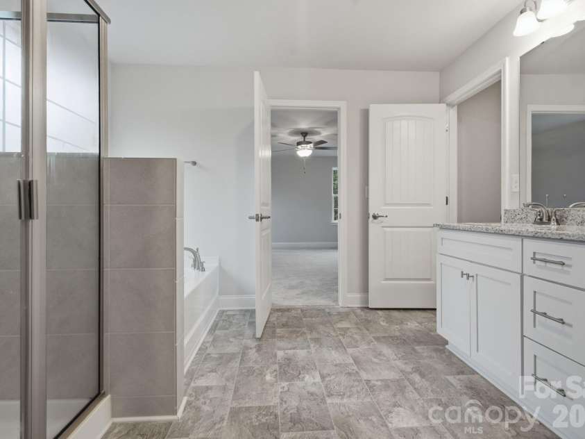 123 Bunker Hill Lane, Statesville, NC 28677.  MLS# CAR4408443, YatesRealty ID 40088. 