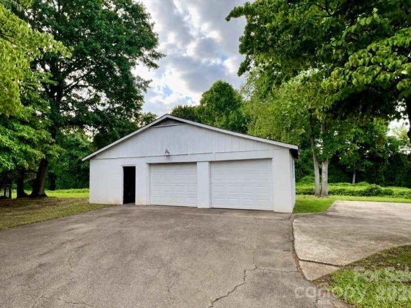 436 Club Drive, Gastonia, NC 28054.  MLS# CAR4408035, YatesRealty ID 40089. 