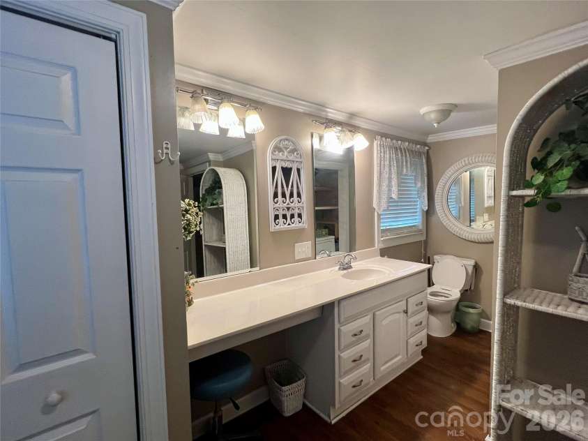 436 Club Drive, Gastonia, NC 28054.  MLS# CAR4408035, YatesRealty ID 40089. Main house bath