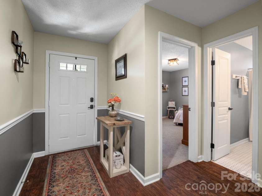10 Gray Wolf Lane, Hendersonville, NC 28792.  MLS# CAR4267115, YatesRealty ID 4009. 