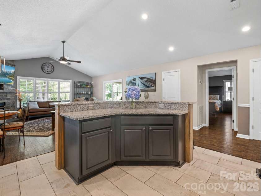 10 Gray Wolf Lane, Hendersonville, NC 28792.  MLS# CAR4267115, YatesRealty ID 4009. 