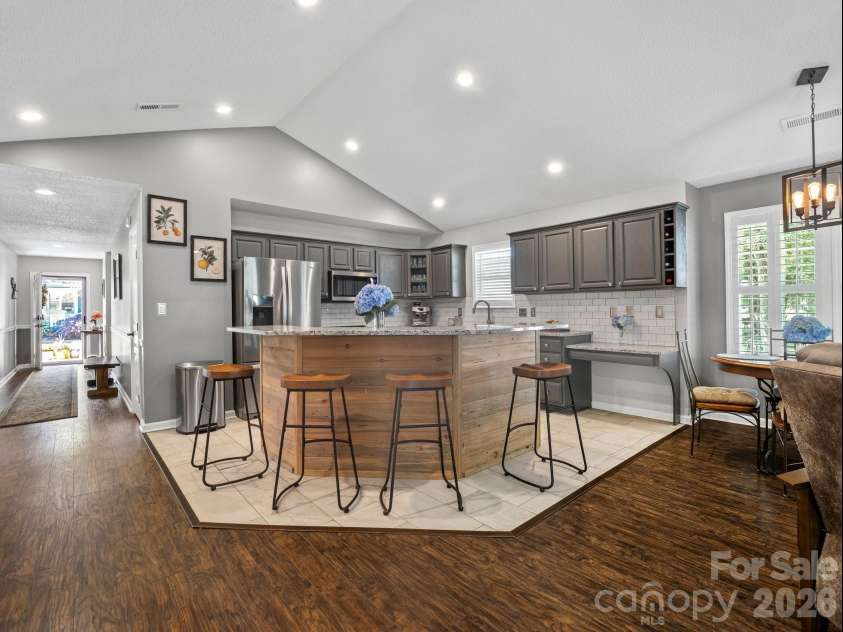 10 Gray Wolf Lane, Hendersonville, NC 28792.  MLS# CAR4267115, YatesRealty ID 4009. 