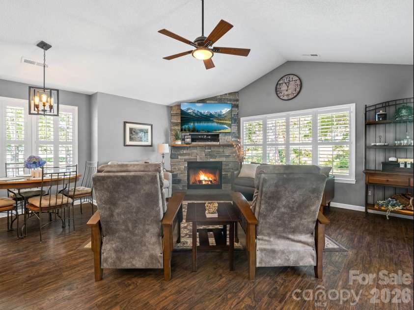 10 Gray Wolf Lane, Hendersonville, NC 28792.  MLS# CAR4267115, YatesRealty ID 4009. 