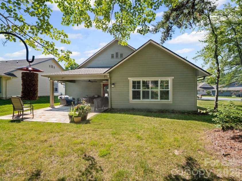 10 Gray Wolf Lane, Hendersonville, NC 28792.  MLS# CAR4267115, YatesRealty ID 4009. 