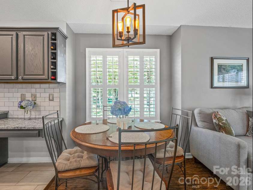 10 Gray Wolf Lane, Hendersonville, NC 28792.  MLS# CAR4267115, YatesRealty ID 4009. Dining Area