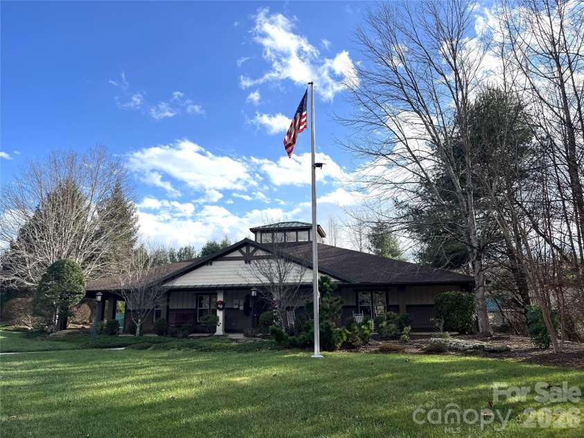 10 Gray Wolf Lane, Hendersonville, NC 28792.  MLS# CAR4267115, YatesRealty ID 4009. Pond Common/Sitting Area