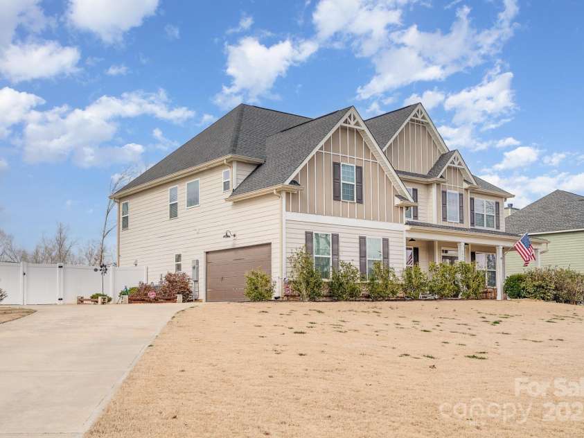 2605 Lakefront Drive, Belmont, NC 28012.  MLS# CAR4230975, YatesRealty ID 4009. 