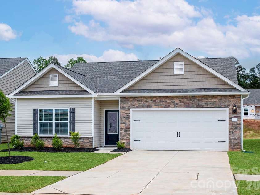 8106 Cravat Court, Charlotte, NC 28215.  MLS# CAR4407677, YatesRealty ID 40091. 