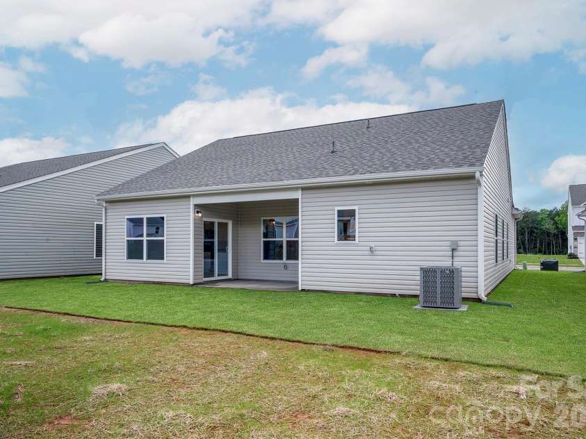 8106 Cravat Court, Charlotte, NC 28215.  MLS# CAR4407677, YatesRealty ID 40091. 