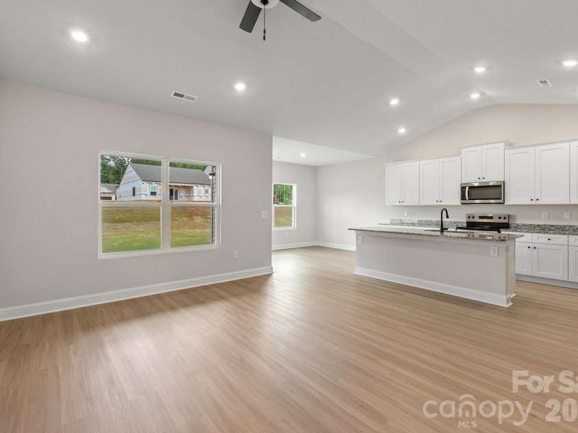 8106 Cravat Court, Charlotte, NC 28215.  MLS# CAR4407677, YatesRealty ID 40091. 