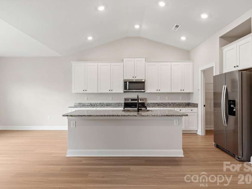 8106 Cravat Court, Charlotte, NC 28215.  MLS# CAR4407677, YatesRealty ID 40091. 