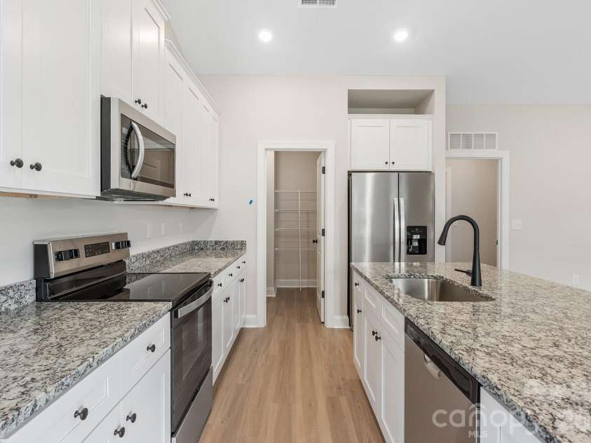 8106 Cravat Court, Charlotte, NC 28215.  MLS# CAR4407677, YatesRealty ID 40091. 