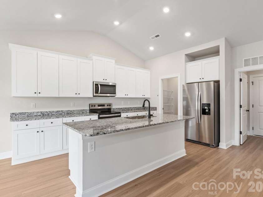 8106 Cravat Court, Charlotte, NC 28215.  MLS# CAR4407677, YatesRealty ID 40091. 