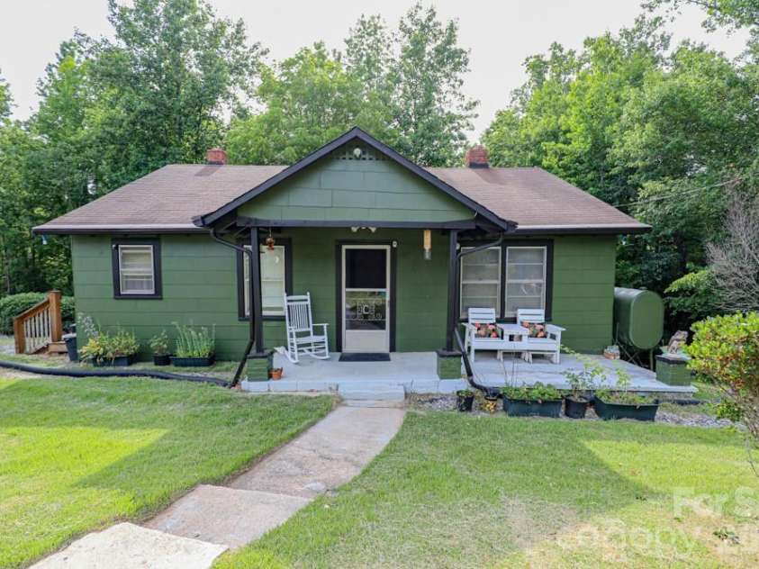 1646 Silver Street, Morganton, NC 28655.  MLS# CAR4408426, YatesRealty ID 40095. 