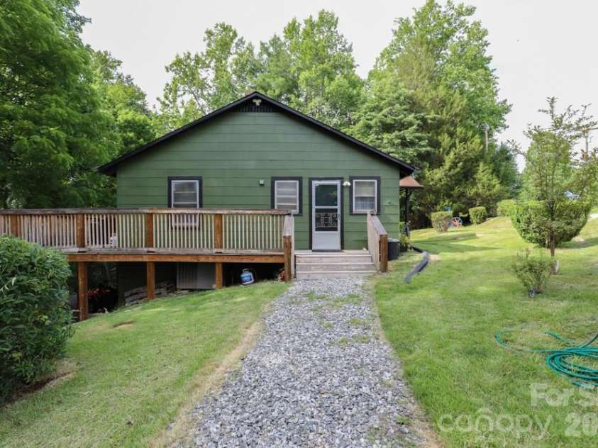 1646 Silver Street, Morganton, NC 28655.  MLS# CAR4408426, YatesRealty ID 40095. 