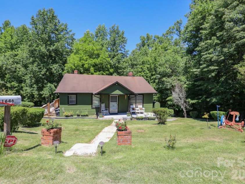 1646 Silver Street, Morganton, NC 28655.  MLS# CAR4408426, YatesRealty ID 40095. 