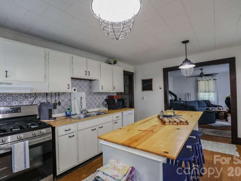 1646 Silver Street, Morganton, NC 28655.  MLS# CAR4408426, YatesRealty ID 40095. 