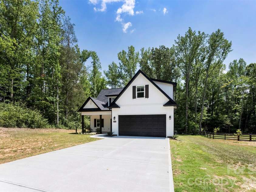 5005 Oconee Drive, Stanley, NC 28164.  MLS# CAR4402337, YatesRealty ID 40096. 