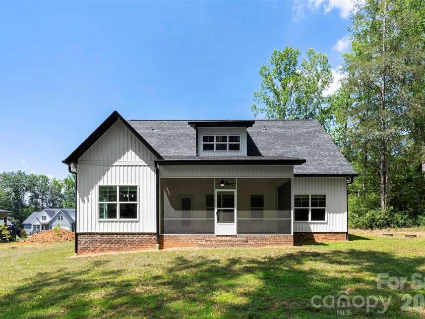 5005 Oconee Drive, Stanley, NC 28164.  MLS# CAR4402337, YatesRealty ID 40096. 
