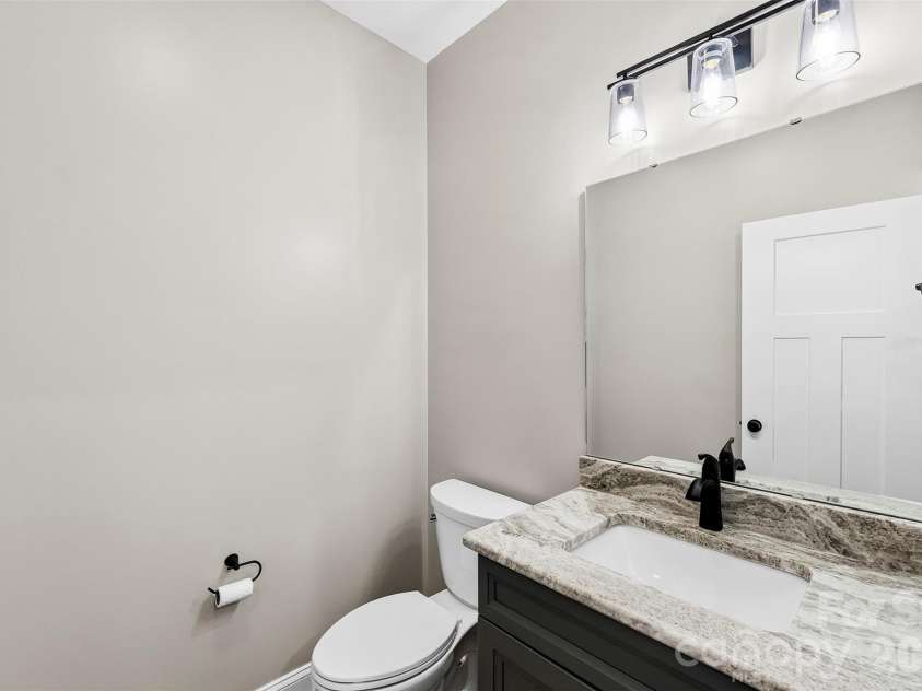 5005 Oconee Drive, Stanley, NC 28164.  MLS# CAR4402337, YatesRealty ID 40096. Half Bath