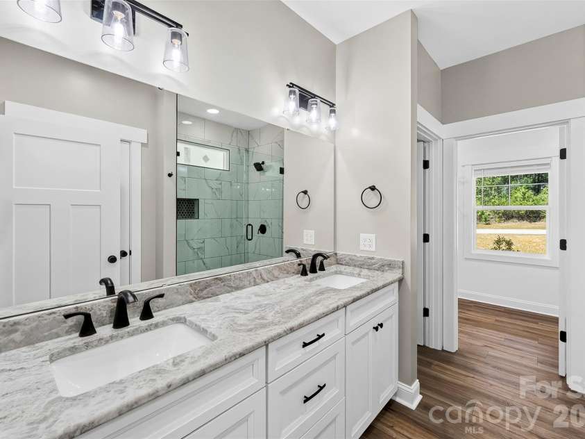 5005 Oconee Drive, Stanley, NC 28164.  MLS# CAR4402337, YatesRealty ID 40096. Primary Bath