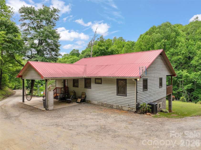 125 Harris Circle, Sylva, NC 28779.  MLS# CAR4389308, YatesRealty ID 40099. 