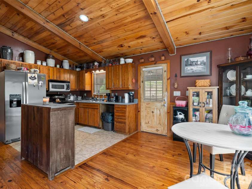 125 Harris Circle, Sylva, NC 28779.  MLS# CAR4389308, YatesRealty ID 40099. 