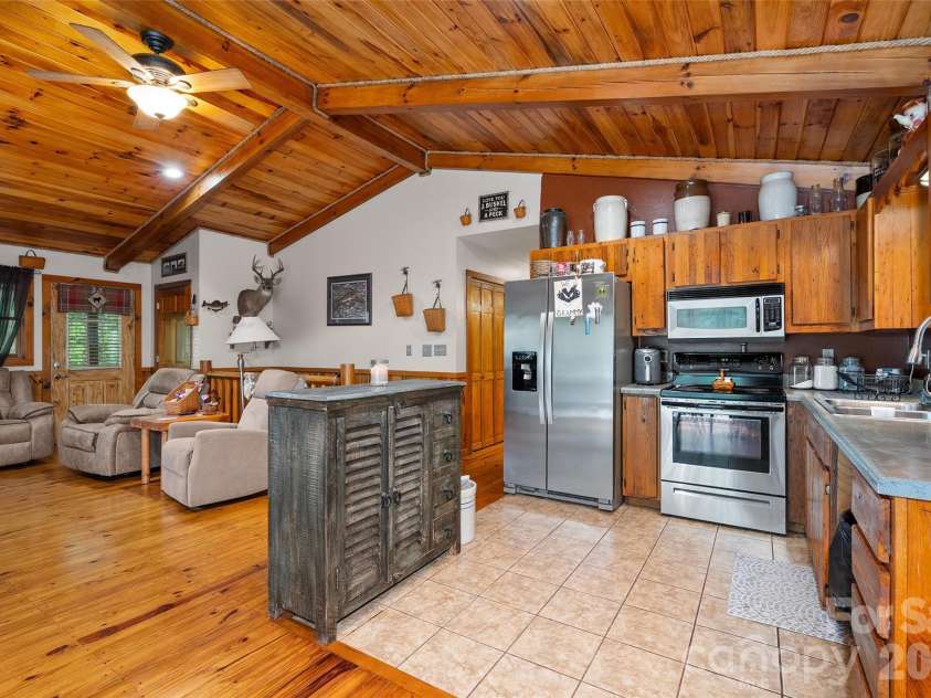 125 Harris Circle, Sylva, NC 28779.  MLS# CAR4389308, YatesRealty ID 40099. 