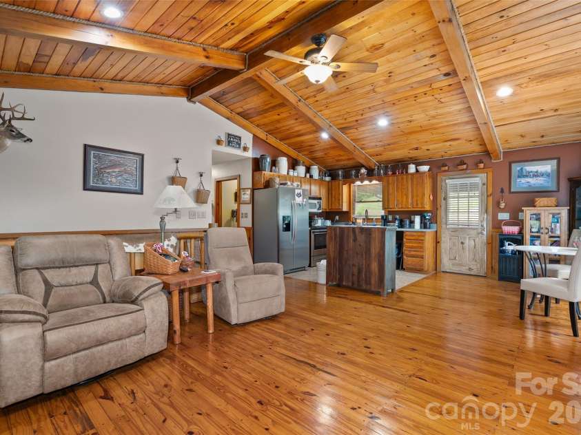 125 Harris Circle, Sylva, NC 28779.  MLS# CAR4389308, YatesRealty ID 40099. 