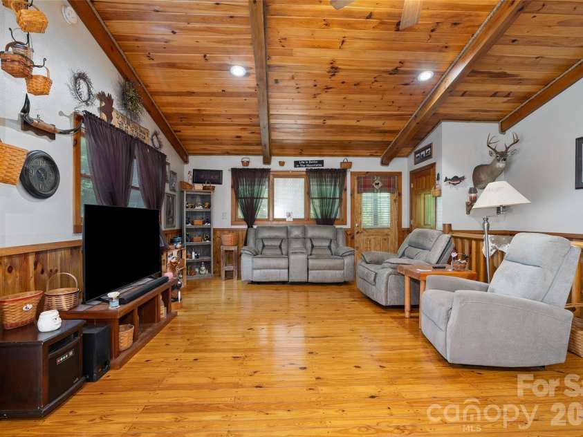 125 Harris Circle, Sylva, NC 28779.  MLS# CAR4389308, YatesRealty ID 40099. 