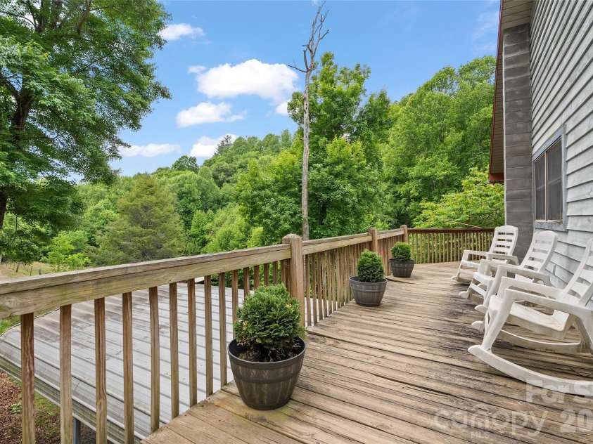 125 Harris Circle, Sylva, NC 28779.  MLS# CAR4389308, YatesRealty ID 40099. 