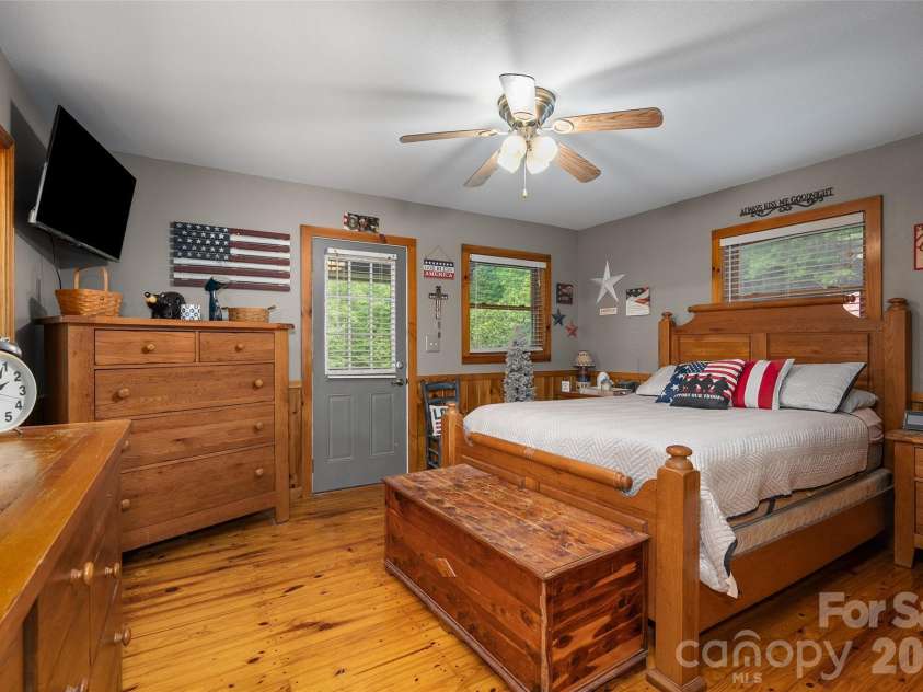 125 Harris Circle, Sylva, NC 28779.  MLS# CAR4389308, YatesRealty ID 40099. 