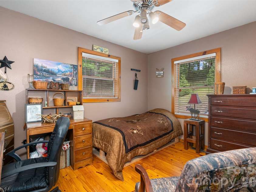 125 Harris Circle, Sylva, NC 28779.  MLS# CAR4389308, YatesRealty ID 40099. 